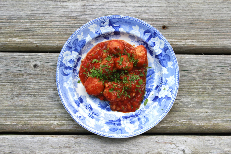 09. Mandel- och cheddarbollar i tomatsas