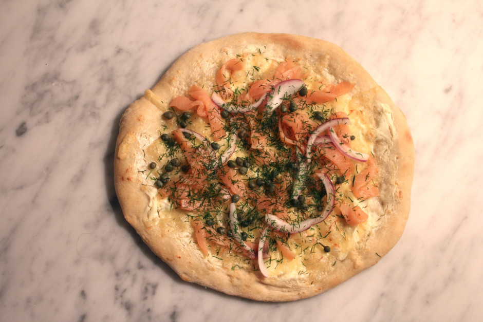 Pizza bianca med lax och kapris - 1