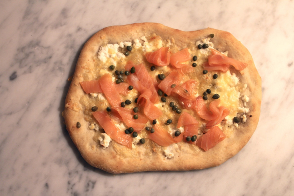 Pizza bianca med lax och kapris - 2